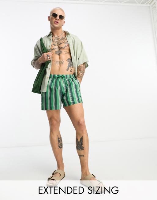 ASOS DESIGN – Grönrandiga badshorts i kort design