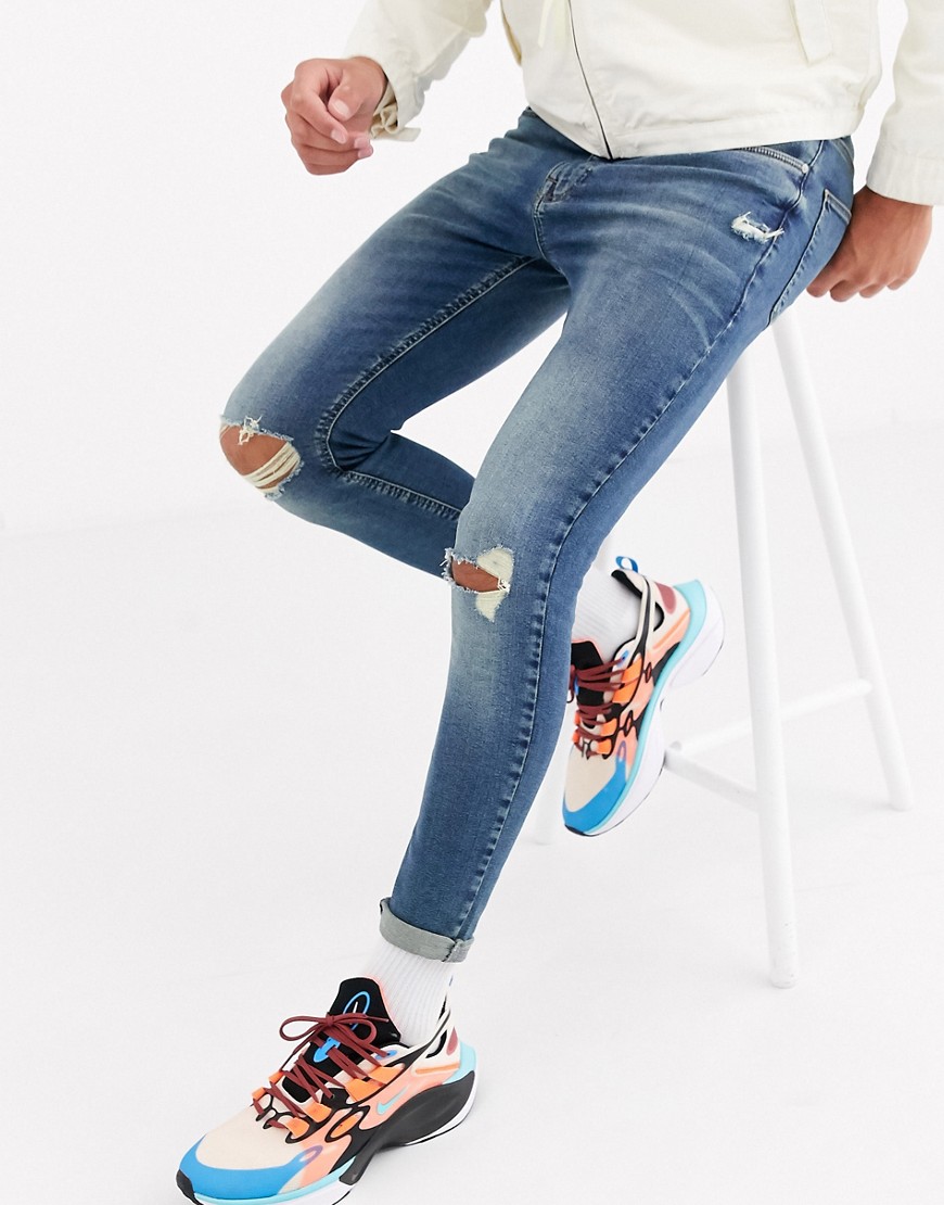 ASOS DESIGN – Gröntonade jeans med spray on-passform i powerstretch med revor-Blå