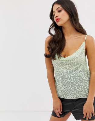 ASOS DESIGN Fuller Bust - Camisole mit Pailletten und Wasserfallausschnitt - Grün