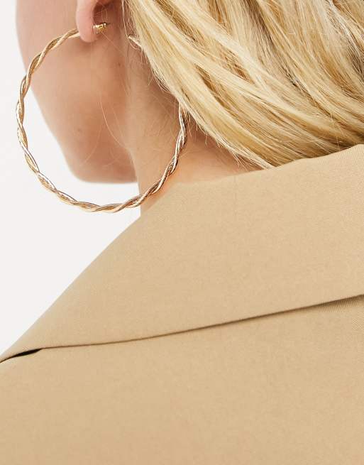 ASOS DESIGN - Grote oorringen van 80mm met gedraaid ontwerp in goudkleur, 2 van 4