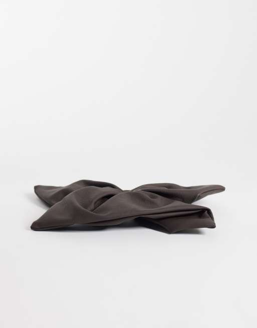 ASOS DESIGN grote PU scrunchie in bruin, 3 van 3