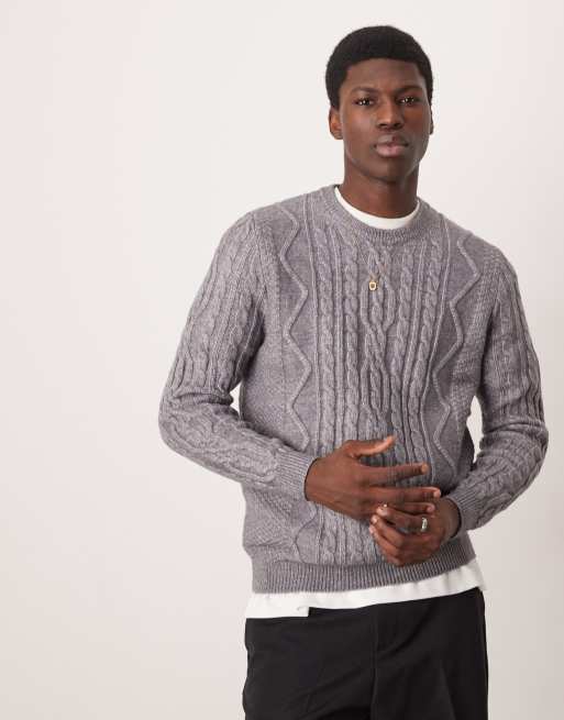 ASOS DESIGN – Gruby dzianinowy sweter o warkoczowym splocie z okrągłym dekoltem w grafitowym kolorze