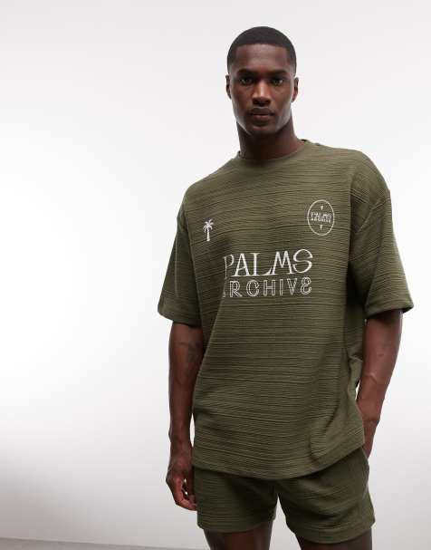 ASOS DESIGN – Gruby fakturowany T-shirt oversize w kolorze oliwki z grafiką piłkarską, część zestawu - view 1