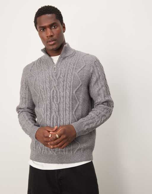 ASOS DESIGN – Gruby grafitowy sweter z dzianiny o warkoczowym splocie z zapięciem na suwak pod szyją