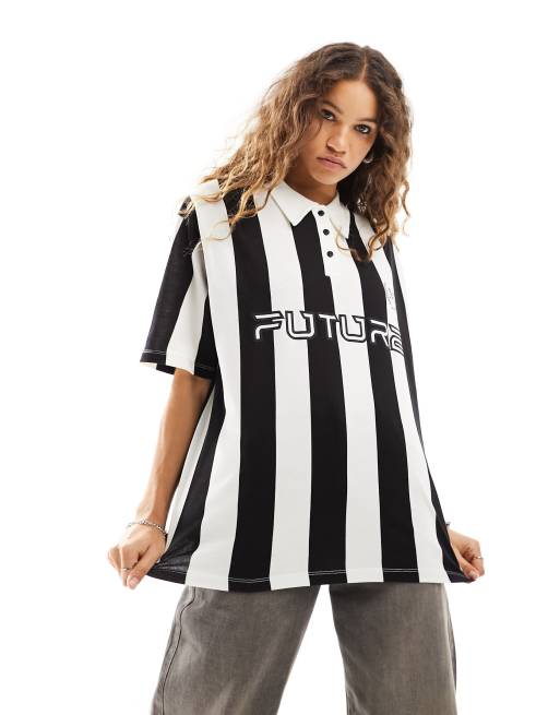 ASOS DESIGN – Gruby T-shirt oversize w czarno-białe paski z kołnierzykiem i footballową grafiką