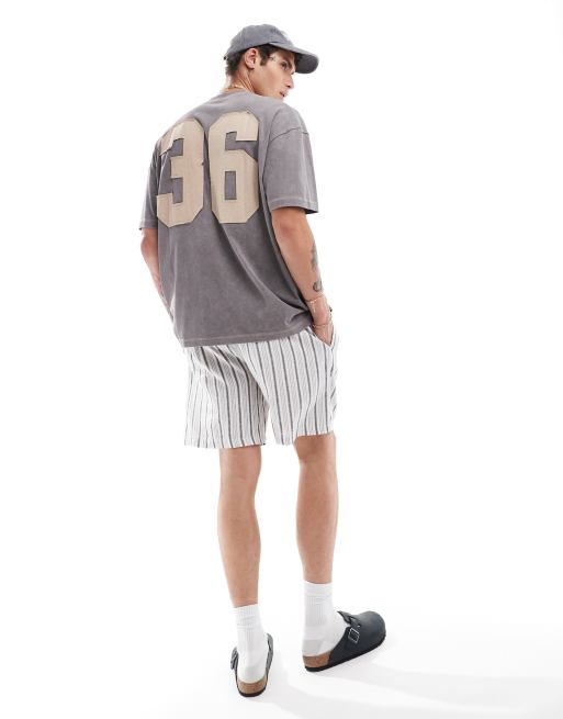 ASOS DESIGN – Gruby T-shirt oversize z materiału o gramaturze 220 gsm w spranym szarym kolorze z nadrukiem na plecach