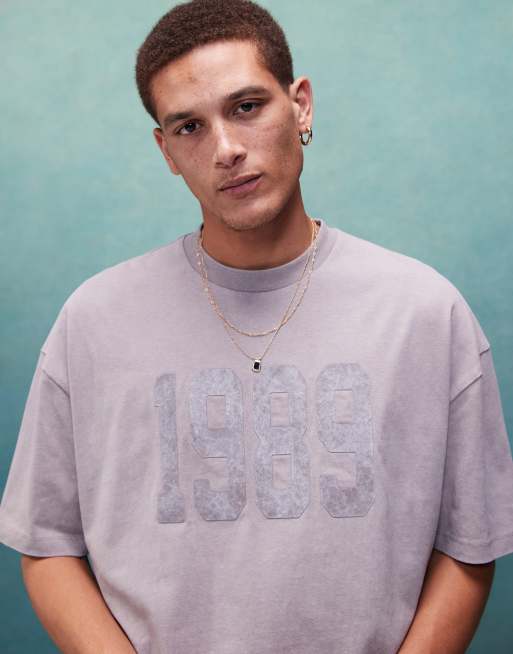 ASOS DESIGN – Gruby T-shirt w spranym szarym kolorze o fasonie oversize, pudełkowym kroju i gramaturze 220 g/m² z nadrukiem