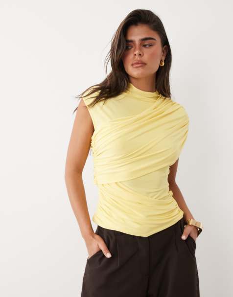 ASOS DESIGN – Gul, åtsmitande topp med rynkad drapering - view 1