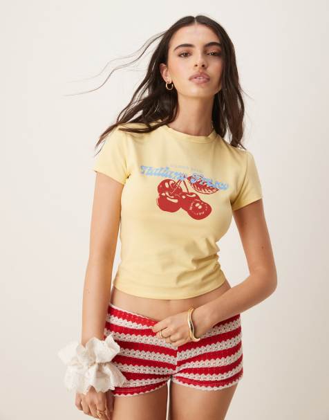 ASOS DESIGN - Gul baby-T-shirt med grafisk kirsebærprint - view 1