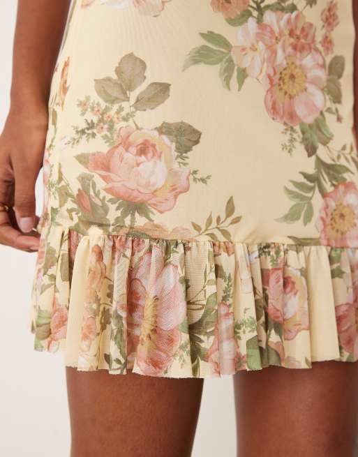 ASOS DESIGN – Gul, blommig miniklänning i mesh med smala axelband och volang, 4 av 4