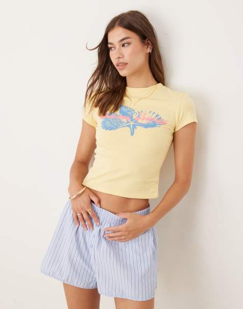 ASOS DESIGN – Gul, kort t-shirt med snäcktryck - view 1