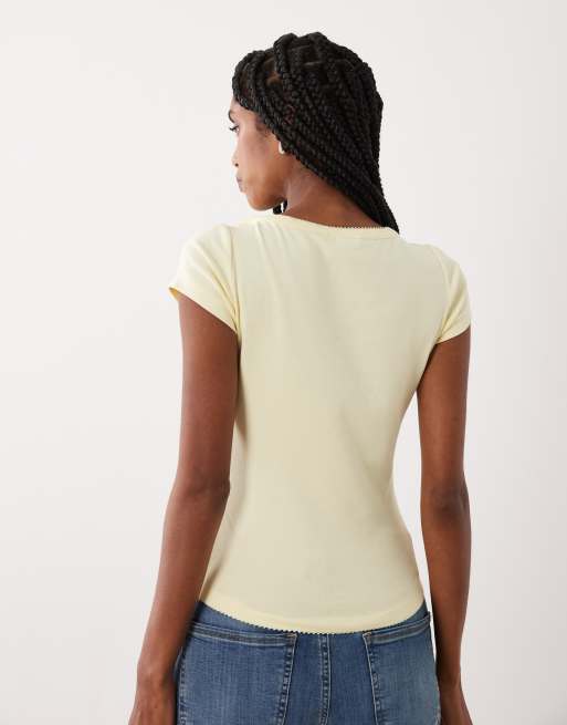 ASOS DESIGN – Gul, krympt t-shirt med båtringning, rundad nederkant och uddkantad ringning, 3 av 4
