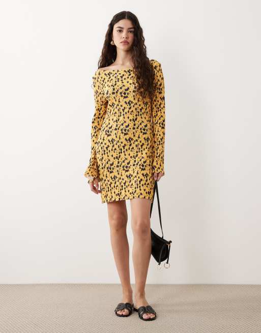 ASOS DESIGN - Gul minikjole i plisseret materiale med blomsterprint og lange engleærmer, 2 af 4