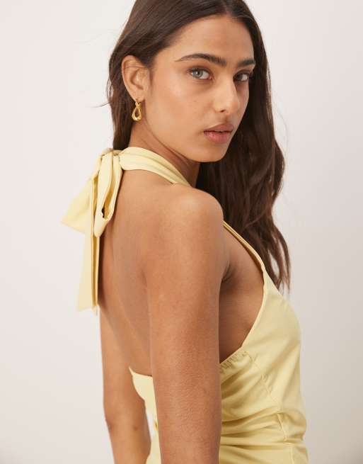 ASOS DESIGN – Gul miniklänning med halterneck och rarakjol, 3 av 4