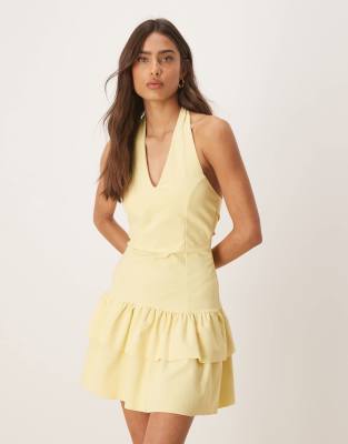 ASOS DESIGN – Gul miniklänning med halterneck och rarakjol - view 1
