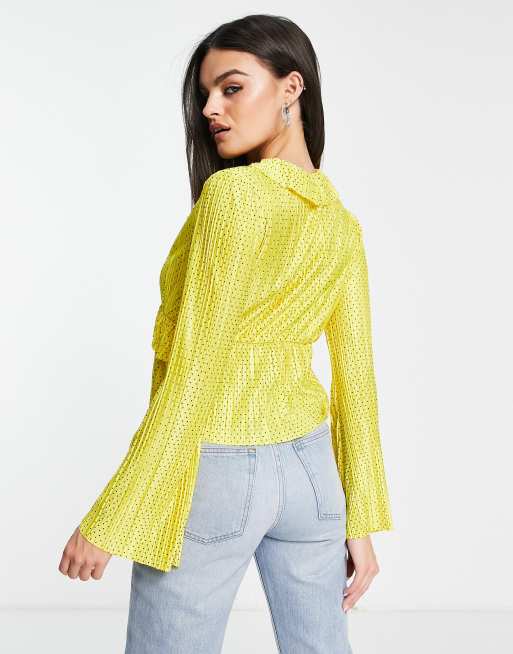 ASOS DESIGN – Gul prickig volangblus med veck, 2 av 4