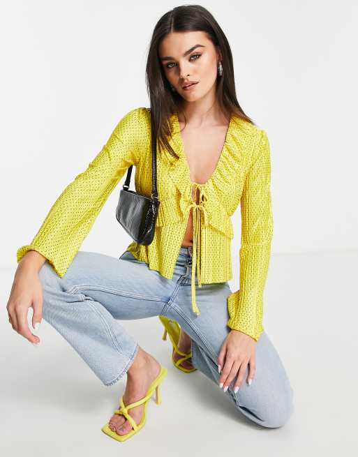 ASOS DESIGN – Gul prickig volangblus med veck, 4 av 4