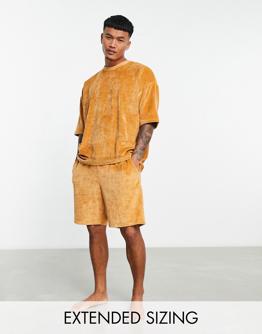 Asos Design - Gul, Ribbad Pyjamas Med T-Shirt Och Shorts I Velour-Brun/A