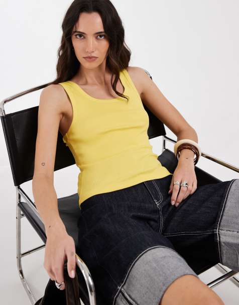 ASOS DESIGN - Gul ribstrikket top med dyb rund hals og tykt kantbånd - view 1