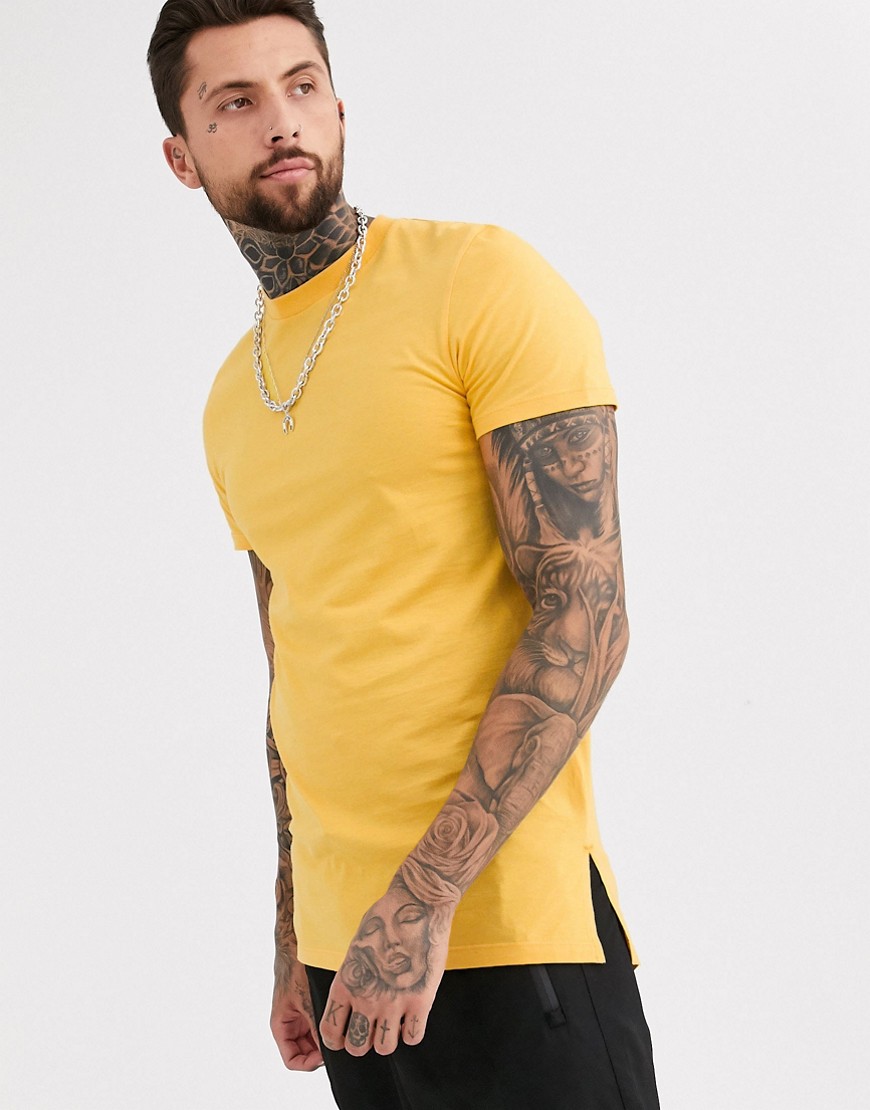 ASOS DESIGN – Gul t-shirt i longline-modell med rund halsringning och sidosprund