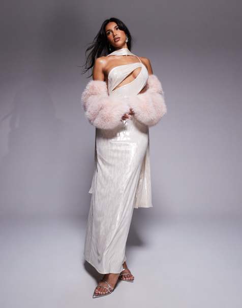 ASOS DESIGN – Guldfärgad, metallisk maxiklänning med asymmetrisk, rak halsringning och knytsjal vid halsen - view 1