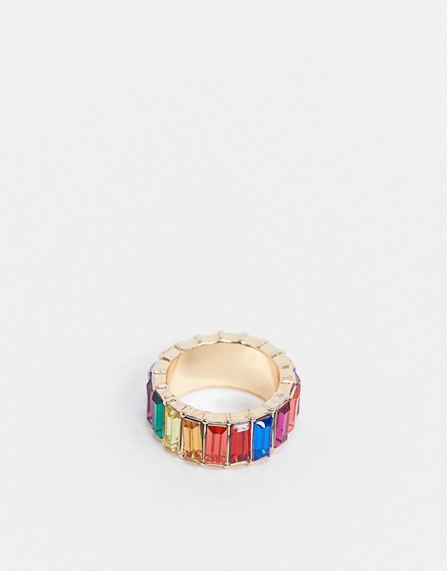 ASOS DESIGN – Guldfärgad ring med regnbågsfärgade stenar