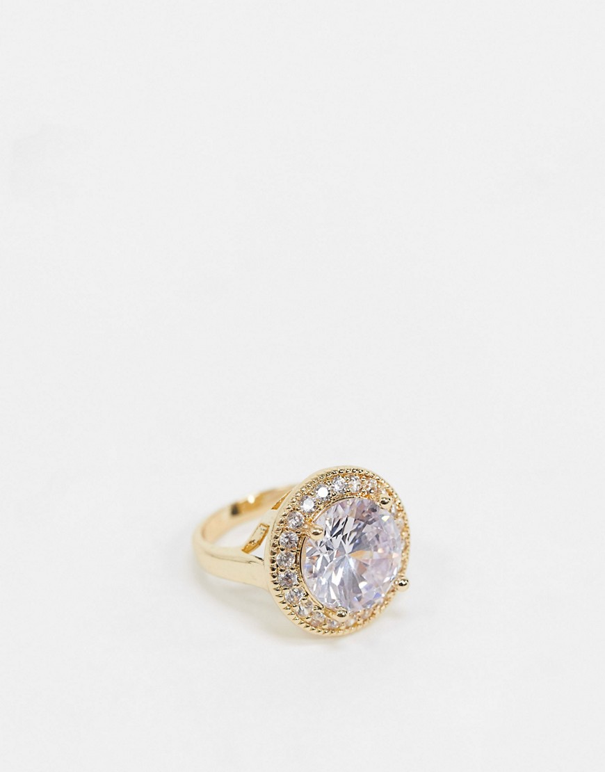 ASOS DESIGN – Guldfärgad ring med stor strassutsmyckad sten