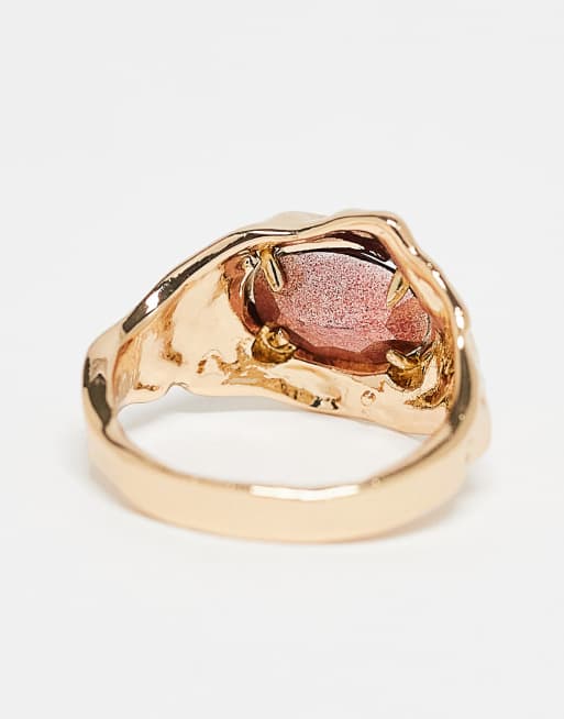 ASOS DESIGN – Guldfärgad ring med vinröd kristalliknande konststen och smält design, 3 av 3
