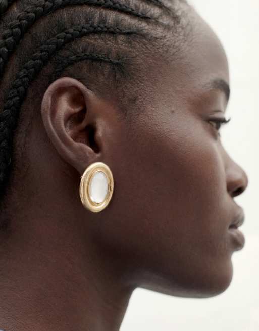 ASOS DESIGN – Guldfärgade, borstade stiftörhängen med genomskinliga smyckesstenar, 2 av 5