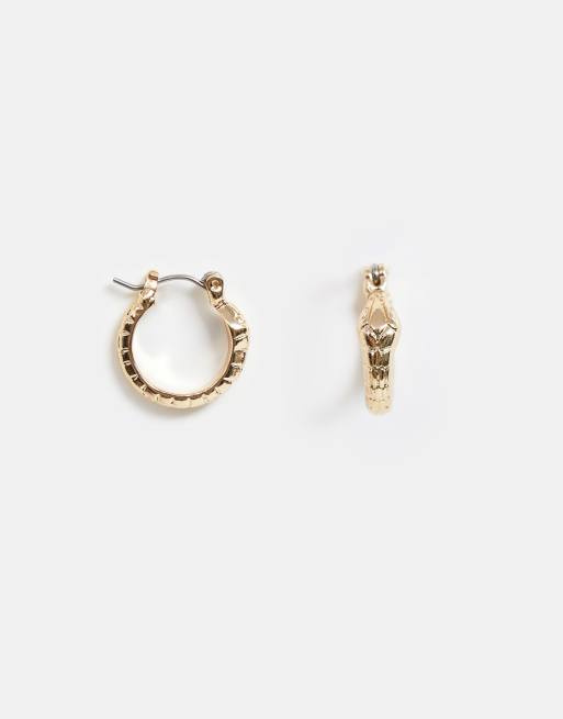 ASOS DESIGN – Guldfärgade creoler i ormdesign