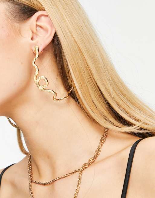 ASOS DESIGN – Guldfärgade creoler i ormdesign