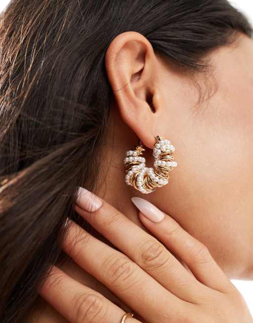 ASOS DESIGN – Guldfärgade creoler med ringar och fuskpärlor, 30mm, 4 av 4