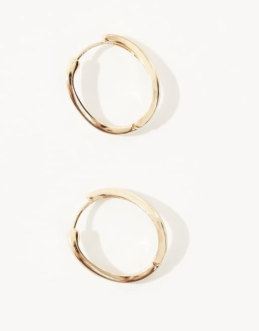 ASOS DESIGN – Guldfärgade creoler med smal gångjärnsdesign, 3 av 4