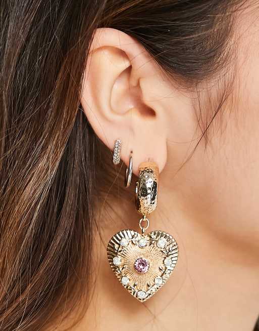 ASOS DESIGN – Guldfärgade hängande örhängen med hjärtdesign och rosa strass