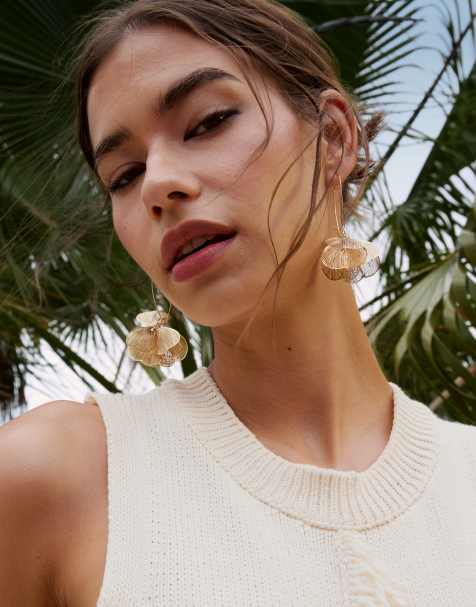 ASOS DESIGN – Guldfärgade hängande örhängen med kronbladsdesign - view 1