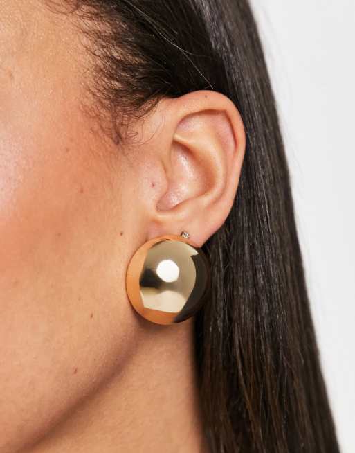 ASOS DESIGN – Guldfärgade stiftörhängen med knappdesign