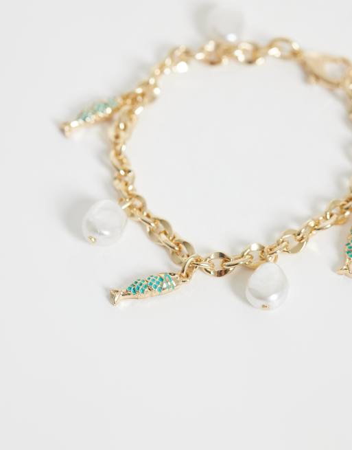 ASOS DESIGN – Guldfärgat armband med fiskar och fuskpärlor, 2 av 3