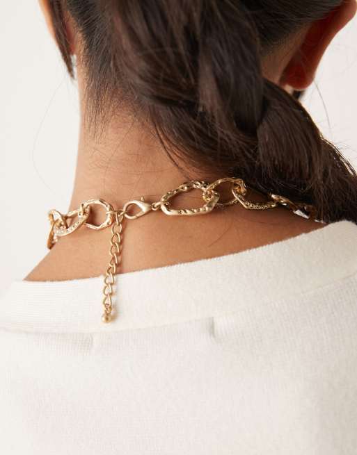 ASOS DESIGN – Guldfärgat, grovt halsband med stora, hängande berlocker, 3 av 3