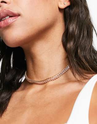 ASOS DESIGN – Guldfärgat halsband med stenar av kubisk zirkon