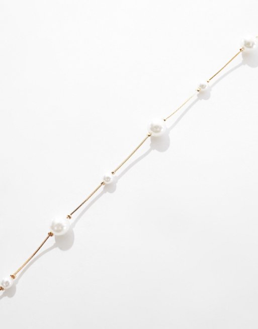 ASOS DESIGN – Guldfärgat, kort halsband med syntetpärlor i olika storlekar, 2 av 4
