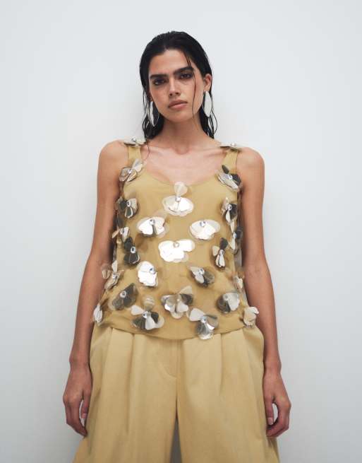 ASOS DESIGN – Guldfärgat linne med djup halsringning och 3D-blommor, 2 av 7