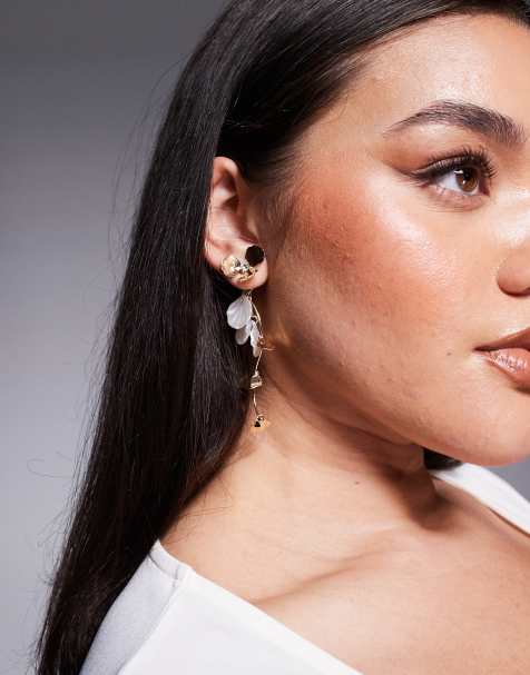 ASOS DESIGN - Guldfarvede hængeøreringe med blomsterdesign og perledetaljer - view 1