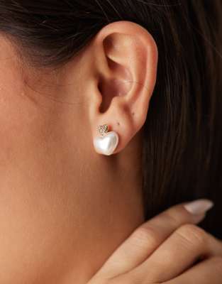 ASOS DESIGN - Guldfarvede hængeøreringe med puffet, hjerteformet perledetalje - view 1