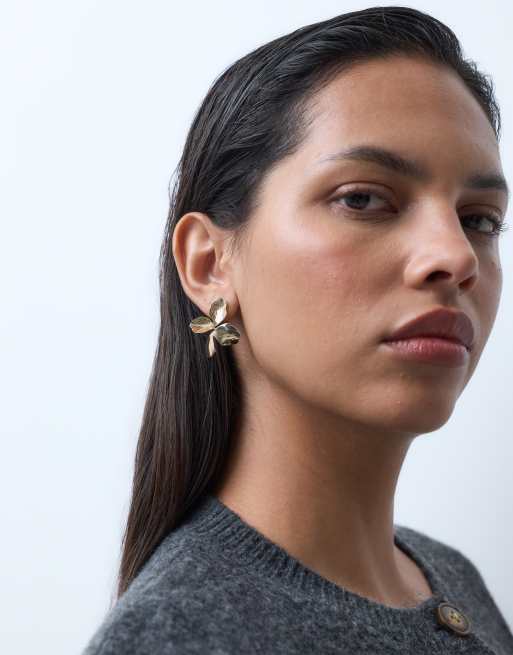 ASOS DESIGN - Guldfarvede mini-ørestikker i blomsterform, 2 af 4