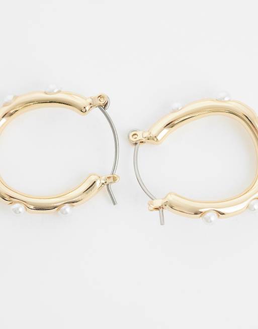 ASOS DESIGN - Guldfarvede små hoop-øreringe med imiterede perledetaljer, 3 af 4