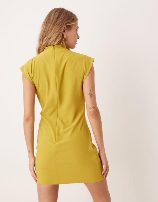 ASOS DESIGN - Guldfarvet ærmeløs minikjole med høj hals og draperet hals, 3 af 4