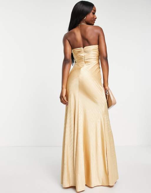 ASOS DESIGN – Guldig maxiklänning med bandeau-ringning och invikt detalj med drapering, 2 av 4