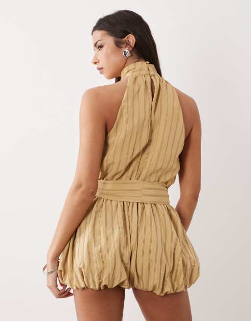 ASOS DESIGN – Gulrandig playsuit med halterneck och bloomershorts, 4 av 4