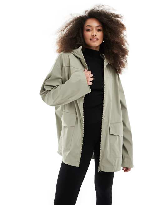 ASOS DESIGN – Gummierte Regenjacke in Salbeigrün, 2 von 4