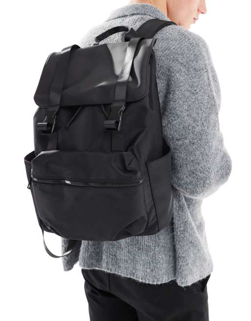 ASOS DESIGN Gummierter Rucksack aus Nylon in Schwarz mit Doppelriemen